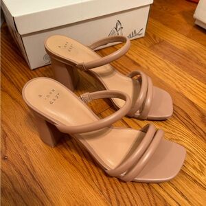 A New Day Stacy Heels in Brown, Size 6